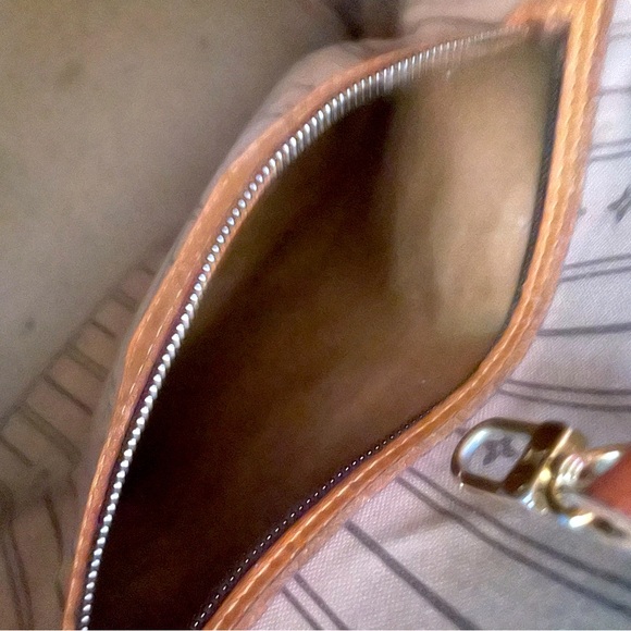 Louie Vuitton  Never Full MM, 2010 - Picture 5 of 11